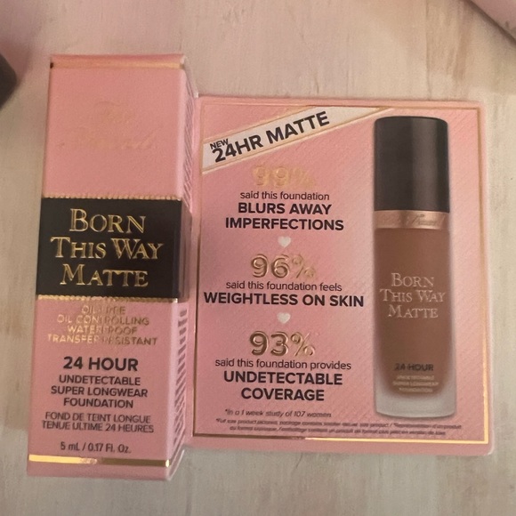 The Cosmetics Company Store Makeup Bag and Samples - Picture 4 of 4